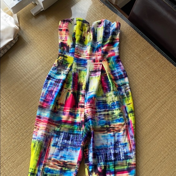 Colorful strapless structured jumpsuit - Picture 9 of 9